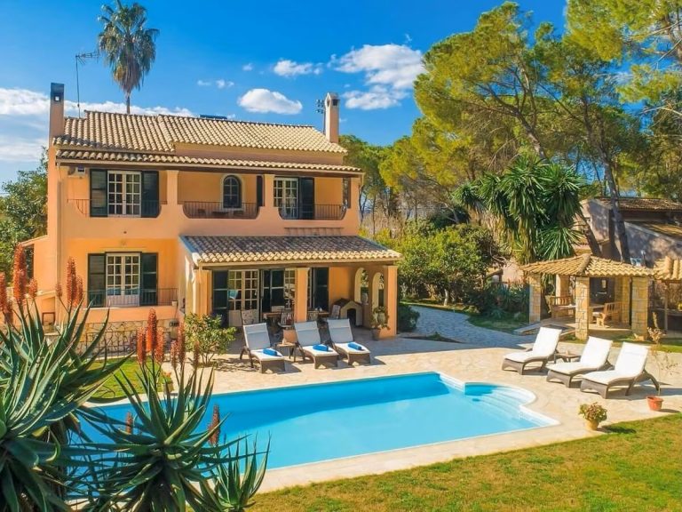 Spend summertime together in a top-rated home